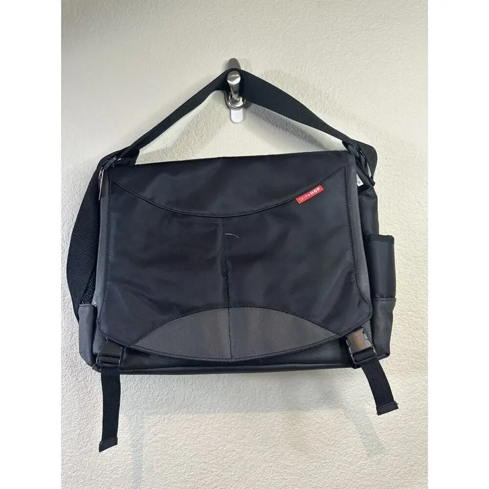 Skip Hop Baby Swift Messenger Diaper Bag Changing Pad Stroller Strap Black NEW